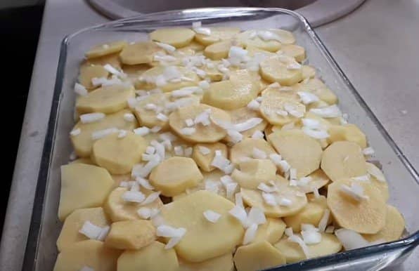 84e671447ebb3b5fd7136ef6bc831ded Картопля з фаршем в духовці — прості і смачні рецепти запеченої картоплі