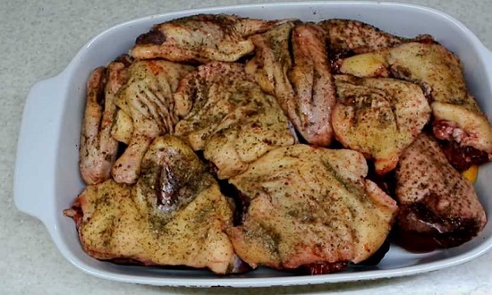  Качка з яблуками та чорносливом, запечена в духовці, рецепти соковитого і смачної страви