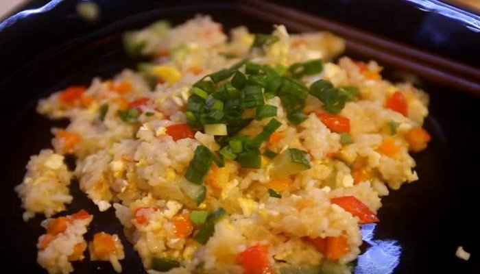a8abb286d62ece6829022c75d4bc6bbc Як приготувати смажений рис з овочами і яйцем на сковороді смачно за простими рецептами