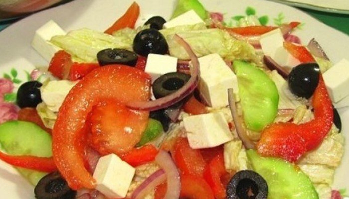 b42bf4ff3ba13ddc61384548c6aa18ad Грецький салат з пекінською капустою, сиром фета і оливками — 10 домашніх рецептів