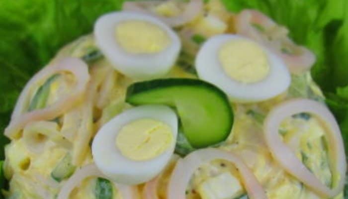 b6842779e3a37ae0d47ea21f04bed05a Самий смачний салат з кальмаром, яйцем, огірком і сиром — докладні рецепти приготування