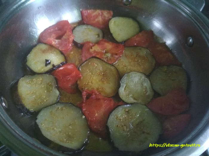 b7ab16c81a199f2de6f11c7eead197cb Омлет з помідорами і баклажанами з молоком, приготований на сковороді