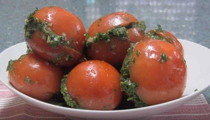 c0d2b5f9828ad81f9dbfa50992950483 Як приготувати смачні малосольні помідори з часником і кропом