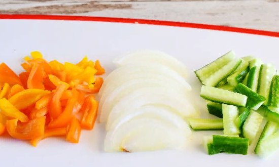 c58401109d0c3b2c9b636f2dc56d6571 Самий смачний салат з кальмаром, яйцем, огірком і сиром — докладні рецепти приготування