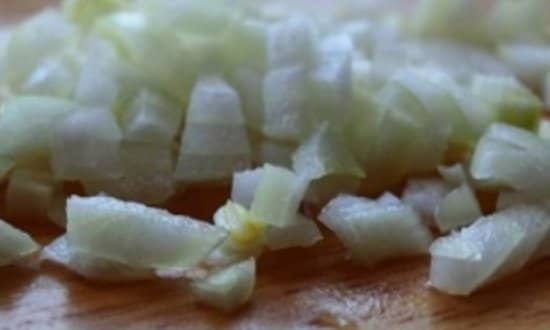 c7dc2693a7300bf026e6c75cb9270735 Самий смачний салат з кальмаром, яйцем, огірком і сиром — докладні рецепти приготування