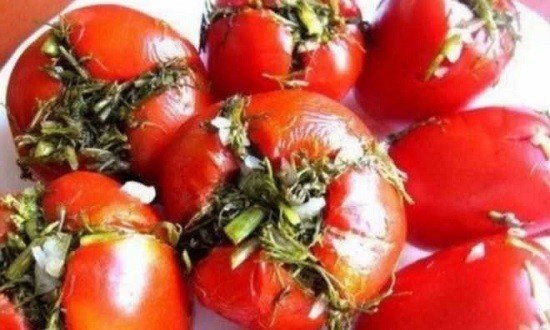 e0490ccacb84a0bd2402c397274b1409 Як приготувати смачні малосольні помідори з часником і кропом