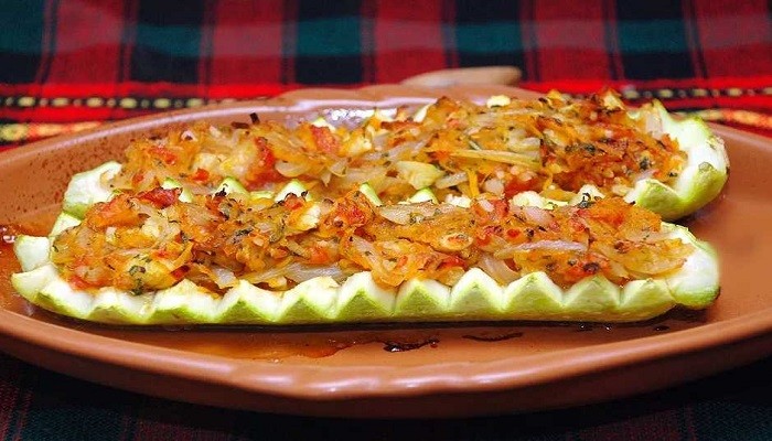  Кабачки фаршировані овочами, запечені в духовці під сиром