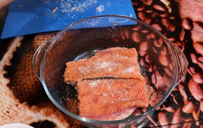 03fe728d4c5db57ba0e45b1150ca79f3 Горбуша, солона під сьомгу: рецепти з фото, як засолити в домашніх умовах швидко і смачно, сухий посол риби, з маслом і без розсолу