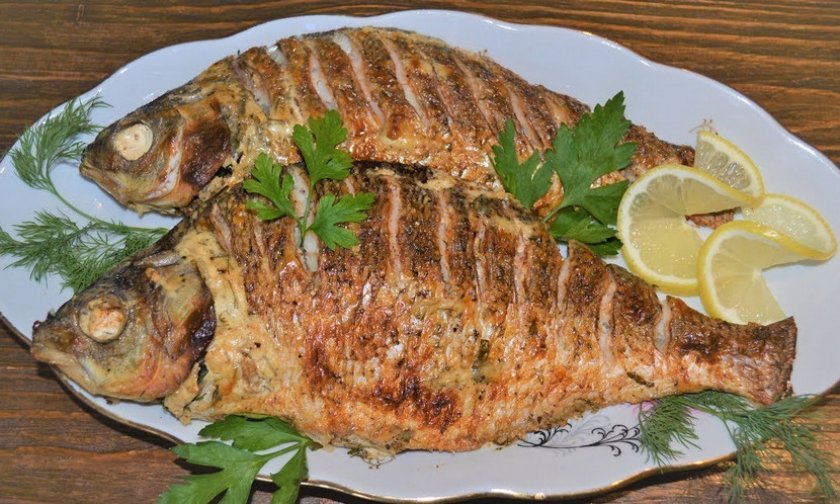 0f737266fa40a8cd0c1a3f8925d600c4 Лящ, запечений в духовці: як приготувати цілком, щоб не відчувалися кістки, покрокові рецепти з фото, як смачно запекти пиріг з рибою