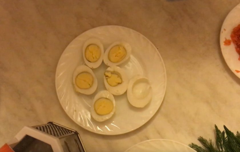 213bd2a1c814efa1201f479a93e0b225 Салат з консервованої горбуші: прості рецепти з фото, дуже смачний салат з картоплею, сиром і яйцем, як зробити покроково шарами з огірком