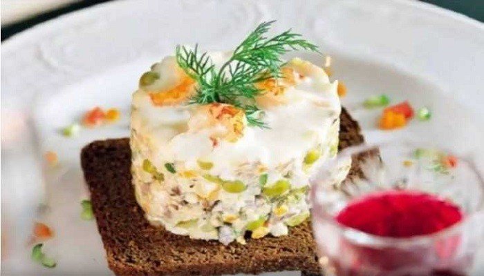 2d5e21aaa22f4ffb5b6e5adee78ab664 Зимовий салат олівє — домашні рецепти святкового класичного салату