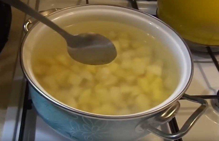 33685c0eb6688d6c8115e396b12d3496 Суп з консервованої сайри — рецепти приготування смачного рибного супу з картоплею