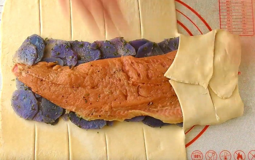 3d9ab8257b1a7066579ecddb6361af57 Пиріг з листкового тіста з свіжої горбушею: рецепт з фото, як приготувати рибний пиріг з картоплею і рисом