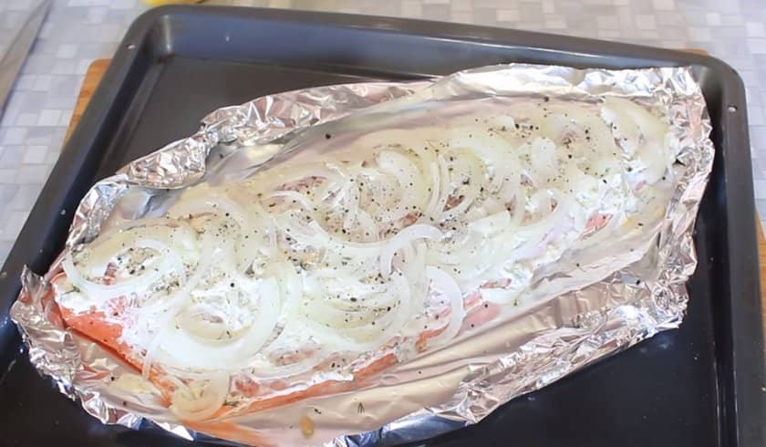 47ac354599f5b31133a41c0c7a6fcd71 Кета, запечена в духовці з помідорами і сиром: як приготувати рибу під майонезом, щоб була соковита, рецепти з фото