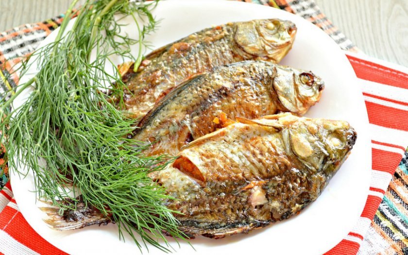 4ae671e76dc40b33d17a5a56c73ac5d0 Карась в духовці: як запекти цілком з овочами до золотистої скоринки, як смачно приготувати фаршировану рибу, скільки готується по часу