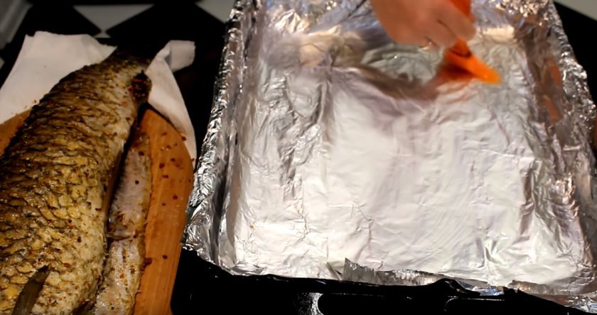 54d0785b7202324421c4c88e8acde910 Білий амур в духовці: рецепти приготування з фото, як смачно приготувати цілком і шматочками, як запекти рибу у фользі, щоб була соковитою
