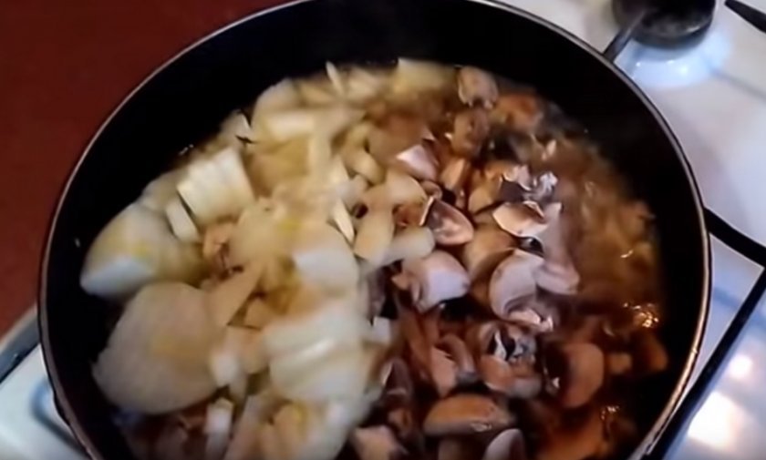 578ed299ec24351433495e398488775f Горбуша з грибами і сиром в духовці: запечена з печерицями, як приготувати рибу в сметанно грибному соусі, рецепти з фото