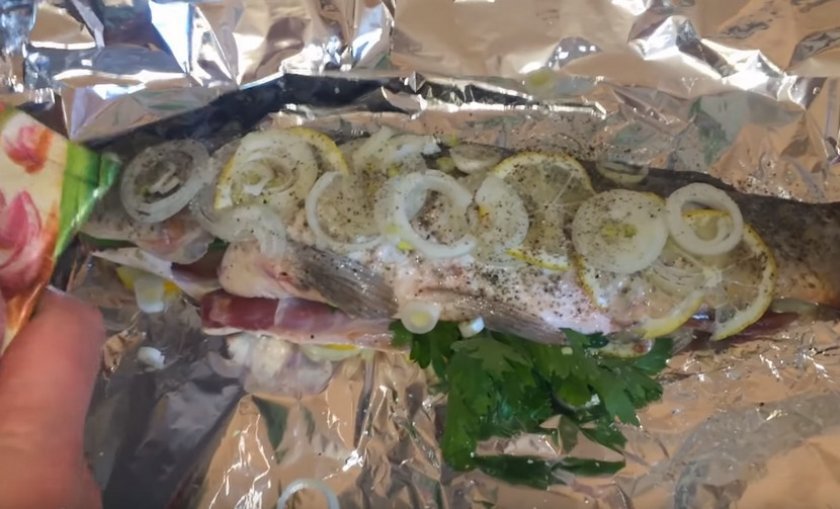 5de551763d64c186d4cc774f9cf19d61 Рецепти сазана в духовці у фользі: як смачно приготувати цілком з картоплею і лимоном, покроково з фото, скільки готується риба шматочками