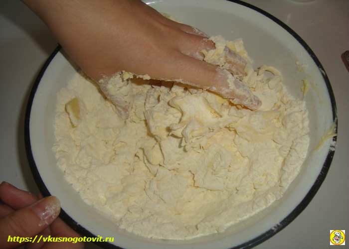 6bdeb10ccffa2a2df1229006f9ab4898 Пиріг з пісочного тіста з варенням з чорної смородини в духовці — простий рецепт солодкого пирога