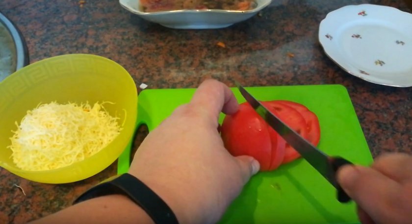709d32df91141e9d968f351e57b061d4 Горбуша з овочами: як приготувати смачно з помідорами і сиром, смажену на сковорідці, в духовці, щоб була соковита, рецепти