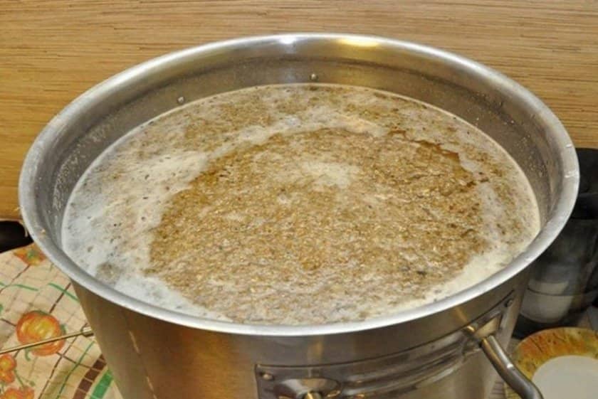 884c97b2f496bf23f7bf9b8f4b49aee8 Брага із пшеничного борошна: як зробити в домашніх умовах самогон на ферментах і на дріжджах, покрокові рецепти з фото і пропорціями