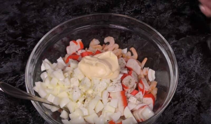 8890e9681049a03336aa43b9e42a535f Салат з кальмарами — самі смачні та прості рецепти салату з кальмарів