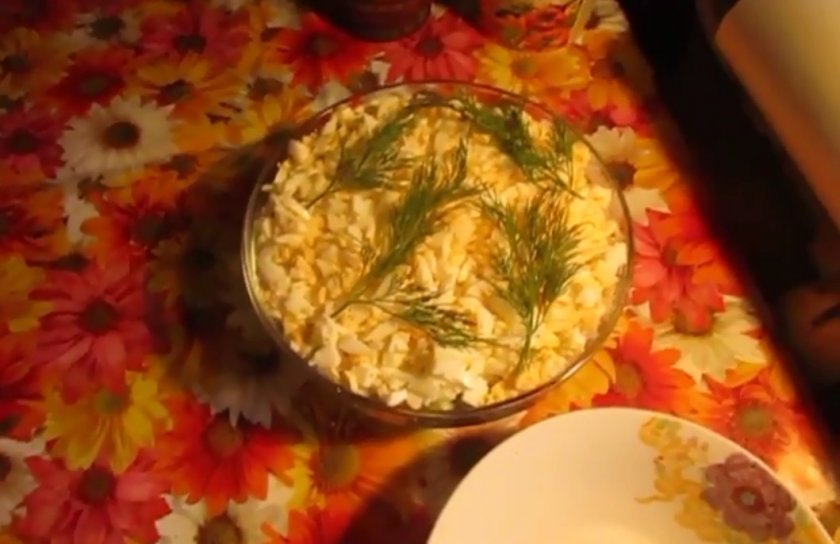 8b029ef133c82b1f039216a39aa84991 Салат «Мімоза» з горбушею: класичний покроковий рецепт з фото, як приготувати з картоплею і консервованою рибою, з вершковим маслом та сиром