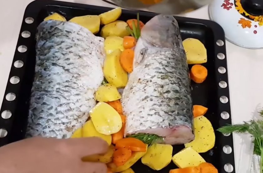 91fcba4975624f1d3bb0960396a01749 Білий амур в духовці: рецепти приготування з фото, як смачно приготувати цілком і шматочками, як запекти рибу у фользі, щоб була соковитою