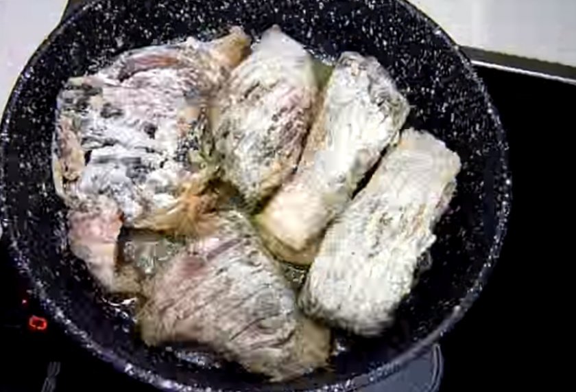 94458d87bb843caecf29fc5a67b34b3e Як приготувати карасів, щоб не відчувалися кістки: рецепти приготування страв на сковорідці без дрібних кісток, як готувати в духовці