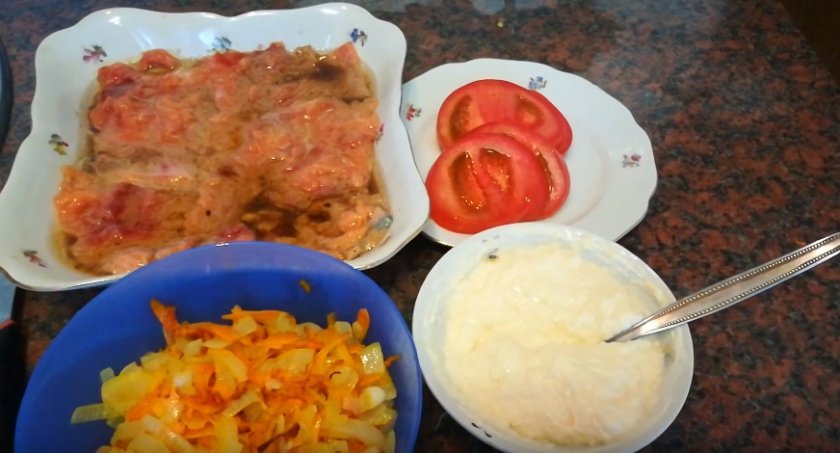 a2826e972dcaa975b6a1a1210113251c Горбуша з овочами: як приготувати смачно з помідорами і сиром, смажену на сковорідці, в духовці, щоб була соковита, рецепти