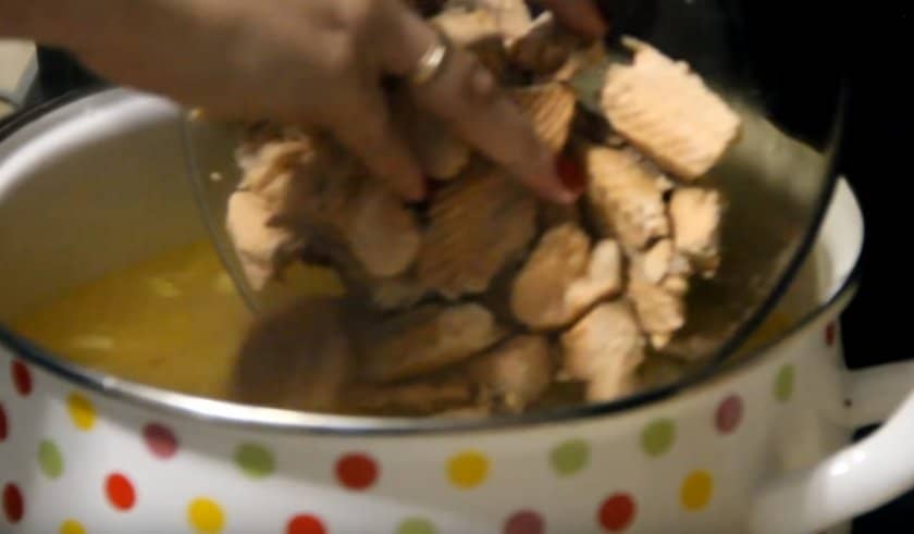 a87c860eecc2e0cb76d65331c5970cc4 Суп з консервованої горбуші з рисом і картоплею: покроковий рецепт з фото, приготування юшки з замороженої риби та свіжою
