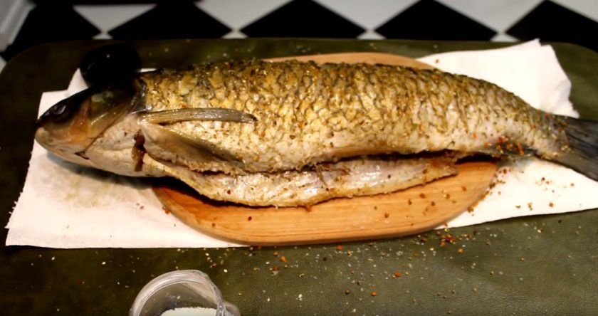 ab7d0566b8ea73ceddadfa58c4a72a02 Білий амур в духовці: рецепти приготування з фото, як смачно приготувати цілком і шматочками, як запекти рибу у фользі, щоб була соковитою