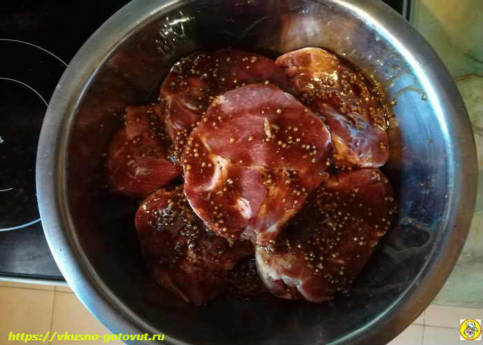 ab937802c2c7ce2b16d445c0439896a2 Як приготувати стейк зі свинини в духовці — рецепт соковитого і смачного мяса з фотографіями