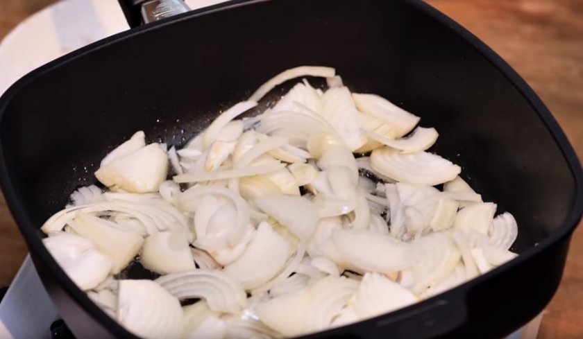 af6c044eb52d91587e47936ce7e34616 Карасі в сметані: покрокові рецепти з фото, як приготувати смажену рибу на сковороді з цибулею, рецепти з картоплею в сметанному соусі