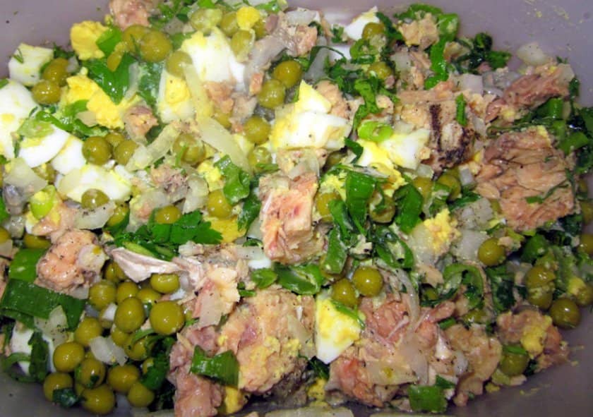 d03a5bcc817cdb48301ecad5f5fb033d Салат з консервованої горбуші: прості рецепти з фото, дуже смачний салат з картоплею, сиром і яйцем, як зробити покроково шарами з огірком