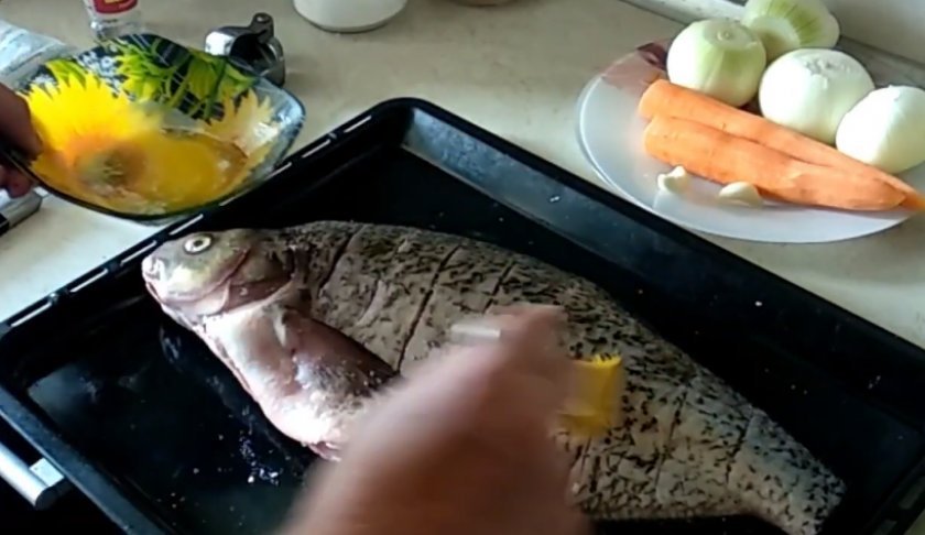 d4aa865554cd4ad901d7cd008b4ff54f Лящ в духовці з картоплею: як приготувати у фользі з майонезом, рецепти приготування запеченої риби з картоплею