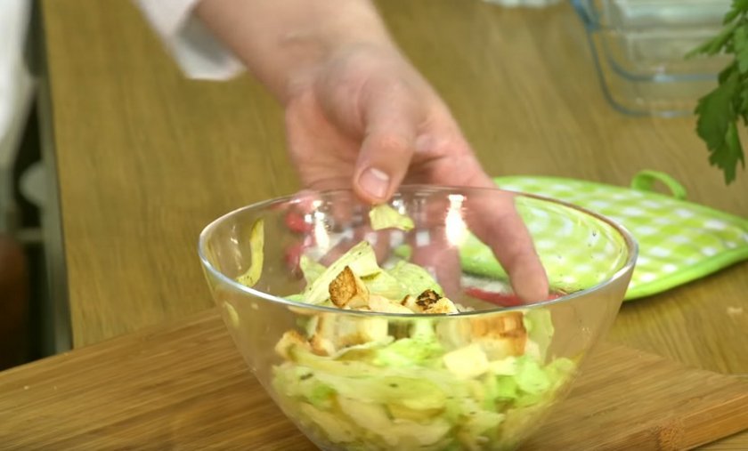 d5002c962e9098ff209095f2d877fb08 Салат з консервованої горбуші: прості рецепти з фото, дуже смачний салат з картоплею, сиром і яйцем, як зробити покроково шарами з огірком