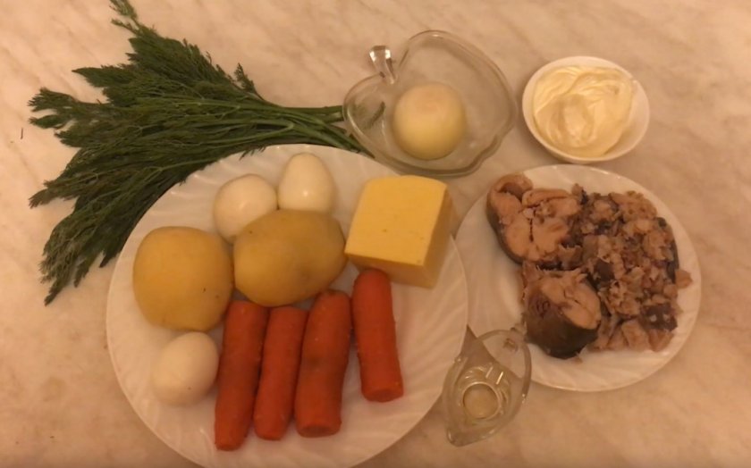 de39486e4fbf2ba022a1f4704f29ffd7 Салат з консервованої горбуші: прості рецепти з фото, дуже смачний салат з картоплею, сиром і яйцем, як зробити покроково шарами з огірком