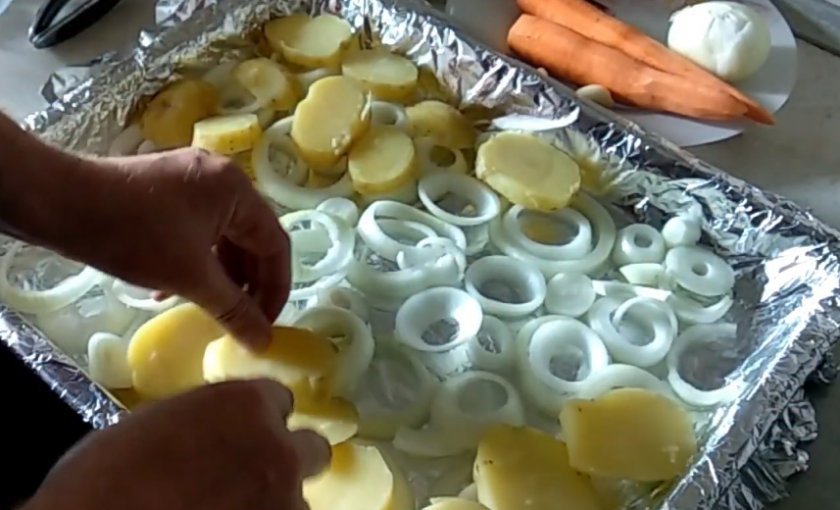 e028852b55bfe8d97c40c7db9b616f05 Лящ в духовці з картоплею: як приготувати у фользі з майонезом, рецепти приготування запеченої риби з картоплею