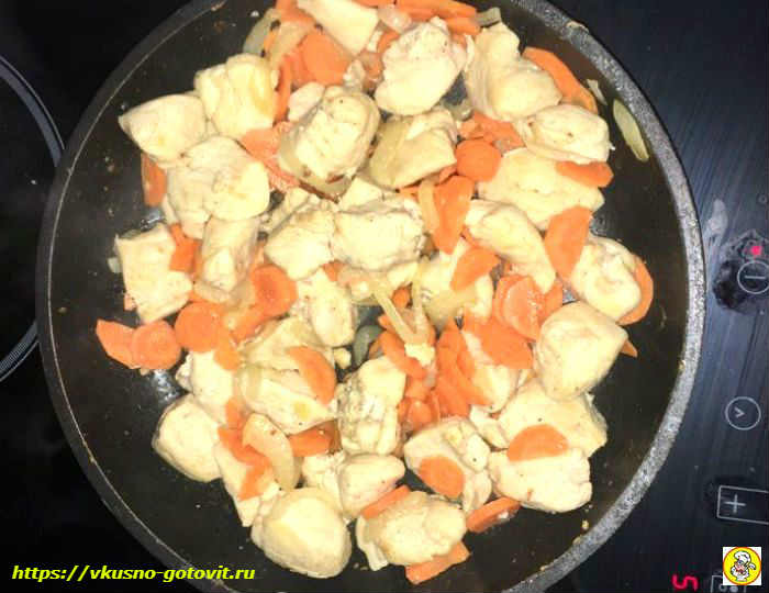 e104ef94332dcd46790fefc1915c60e2 Тушкована курка з овочами на сковороді без масла, рецепт з томатною пастою