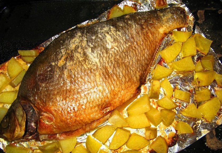 eb4af0a730964f9319c2c5b5c17d3ed6 Лящ, запечений в духовці: як приготувати цілком, щоб не відчувалися кістки, покрокові рецепти з фото, як смачно запекти пиріг з рибою