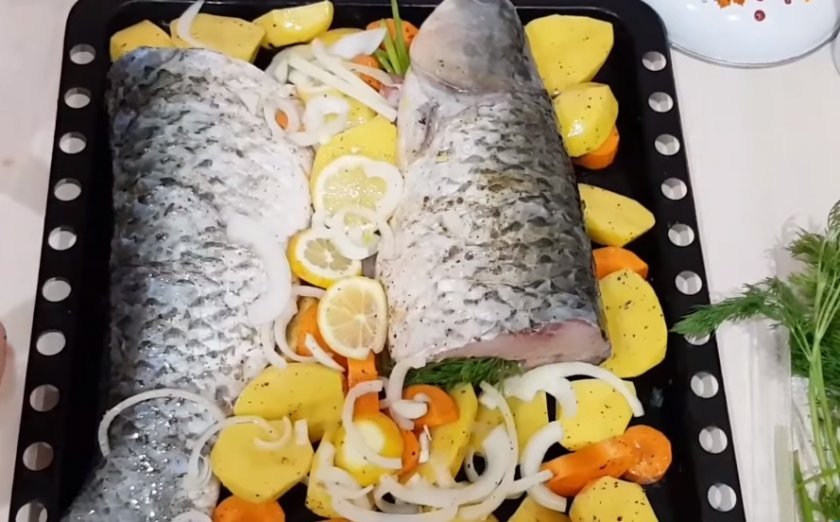 f2df67f07291e171a4cabc8af47bb928 Білий амур в духовці: рецепти приготування з фото, як смачно приготувати цілком і шматочками, як запекти рибу у фользі, щоб була соковитою