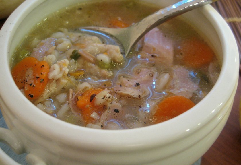 f4c1c1704cce4e440828f1b2b8a538ac Рибний суп з горбуші: як зварити з картоплею і перловкою, покрокові рецепти з фото, скільки потрібно варити, як приготувати з свіжої і свіжомороженої