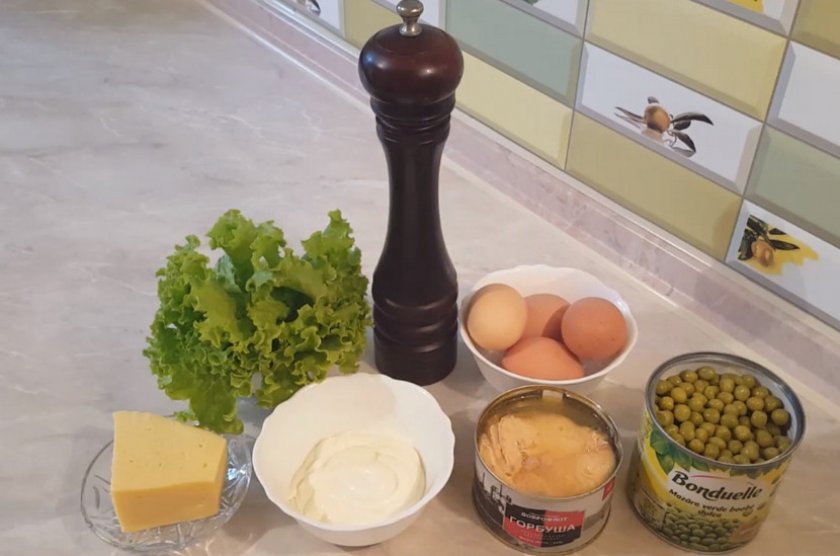f714d42d4589fd0bad25b41de9d4754b Салат з консервованої горбуші: прості рецепти з фото, дуже смачний салат з картоплею, сиром і яйцем, як зробити покроково шарами з огірком