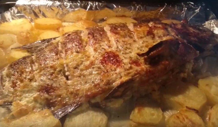 fa81f1dfe758fa7a2d2578abe301114c Лящ в духовці з картоплею: як приготувати у фользі з майонезом, рецепти приготування запеченої риби з картоплею