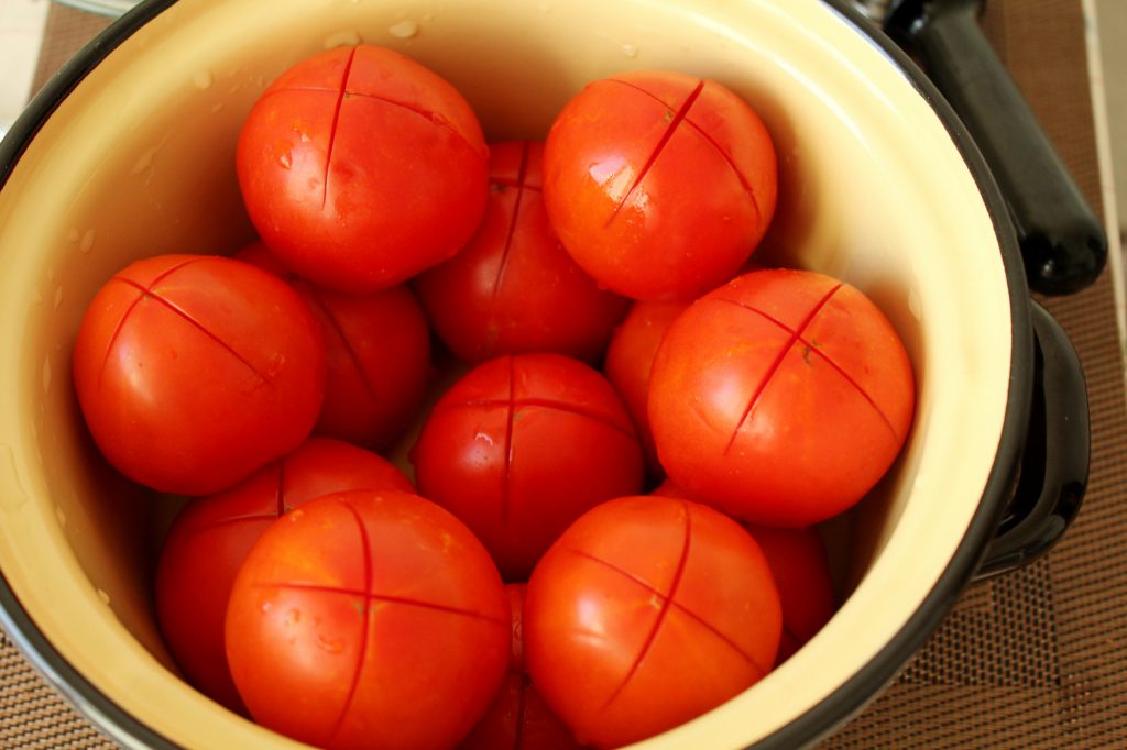 recept vkusnejjshikh pomidorov za sutki: bystryjj posol i idealnyjj marinad1 Рецепт смачних помідорів за добу: швидкий посол і ідеальний маринад