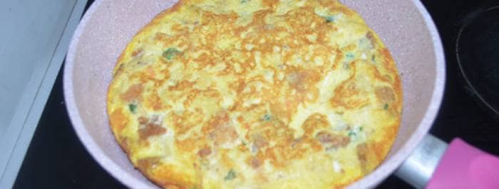 omlet na skovorode s molokom i syrom 5 prostyh receptov s foto d72d886 Омлет на сковороді з молоком і сиром   5 простих рецептів з фото