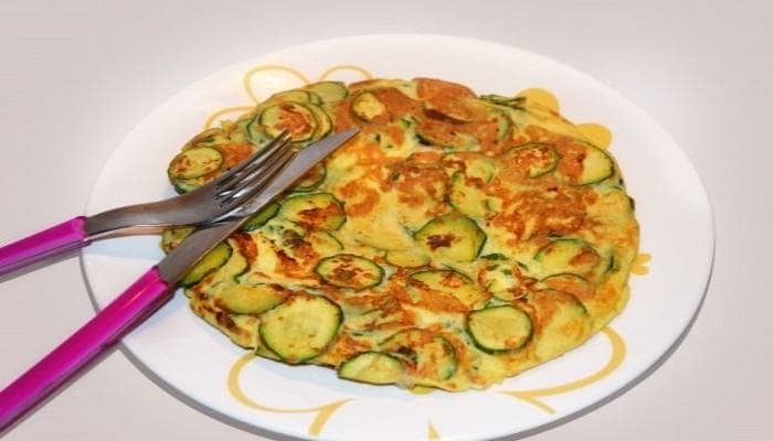 omlet na skovorode s syrom 5 receptov s ovoshhami d8bb76e Омлет на сковороді з сиром   5 рецептів з овочами