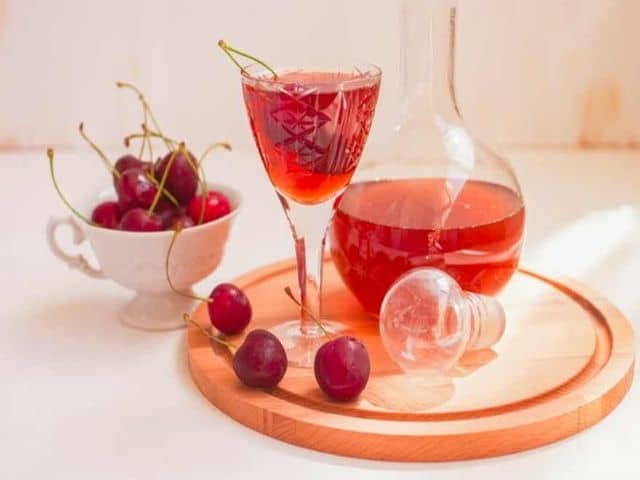 vino iz vishni s kostochkami prostoj recept v domashnih uslovijah 6248837 Вино з вишні з кісточками, простий рецепт в домашніх умовах