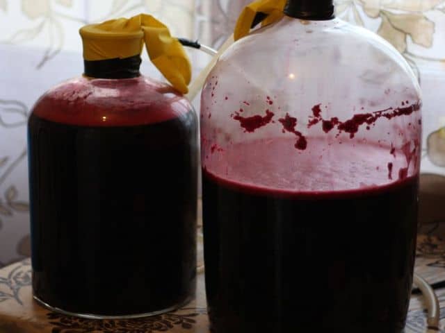 vino iz vishni s kostochkami prostoj recept v domashnih uslovijah c6383fc Вино з вишні з кісточками, простий рецепт в домашніх умовах